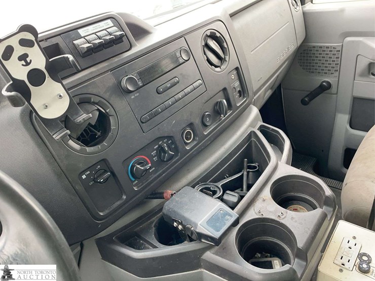 2012-ford-cargo-image-14