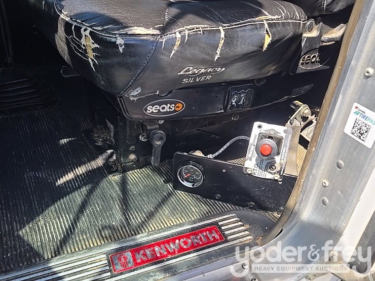 2014-kenworth-t880-image-112