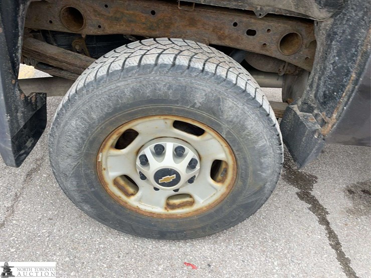 2015-chevrolet-silverado-2500hd-image-25