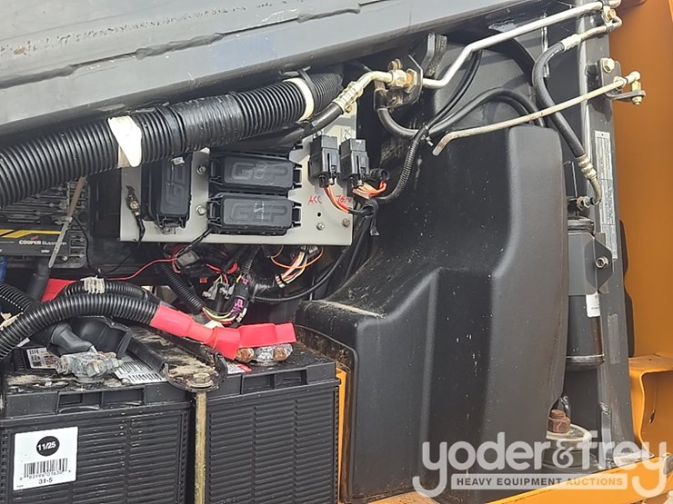 2016-case-750m-image-61