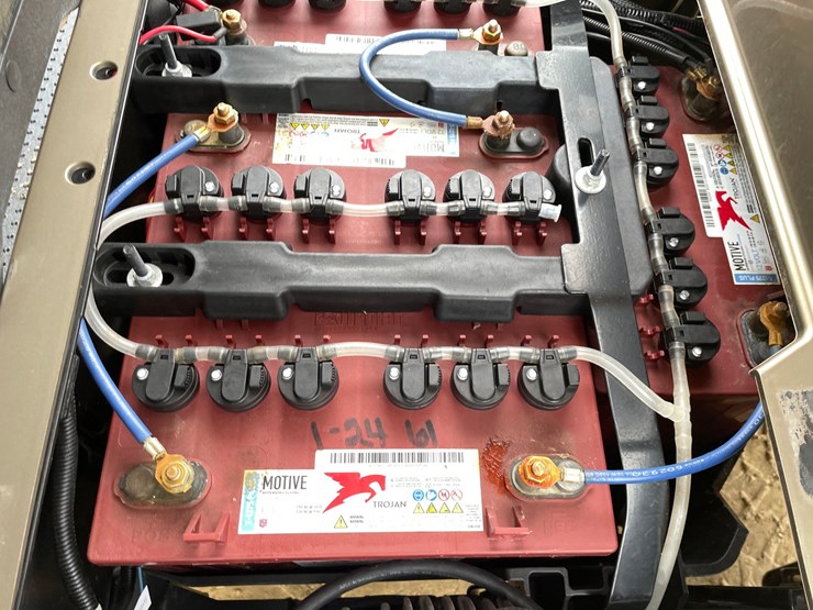 #605-•-ez-go-rxv-electric-golf-cart-image-23