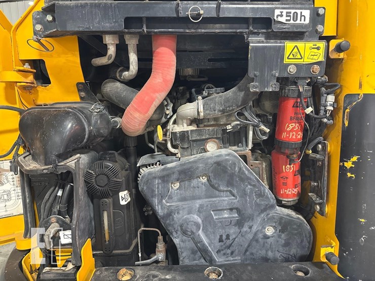 2021-jcb-3ts-8t-image-22