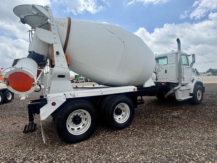 2022-western-star-4700-image-5