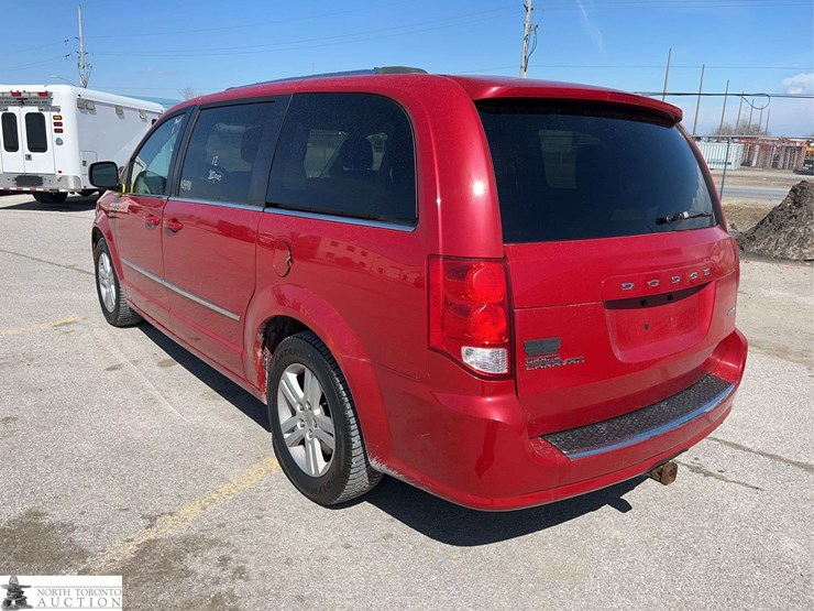 2012-dodge-grand-caravan-crew-image-7