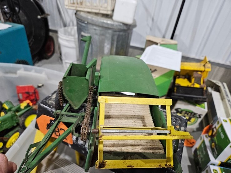 #982-•-john-deere-pull-behind-harvester-metal-toy-image-9