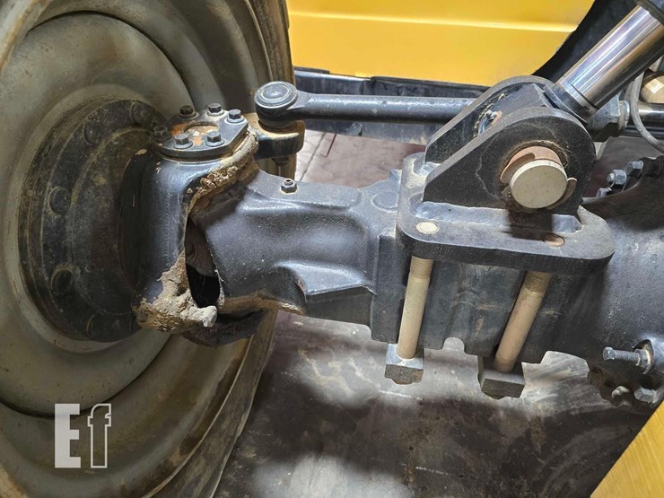 2013-caterpillar-tl943c-image-25