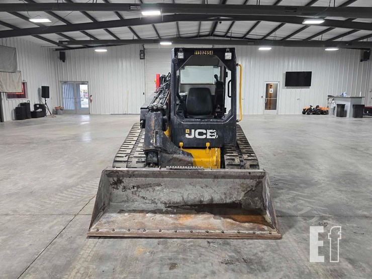 2021-jcb-3ts-8t-image-7