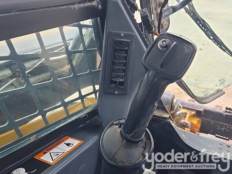 2011-deere-328d-image-41