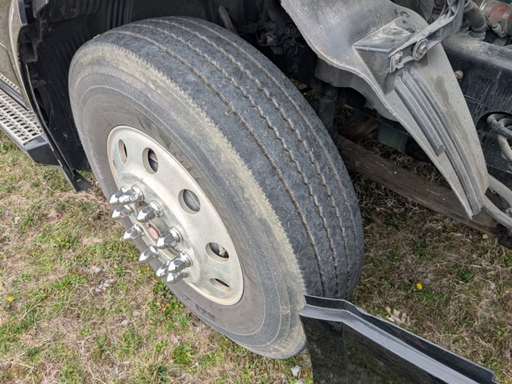 #31951-•-2015-volvo-vnl-tandem-axle-truck-tractor-image-9