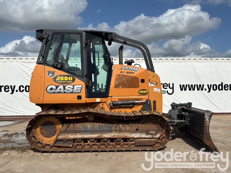 2016-case-750m-image-6