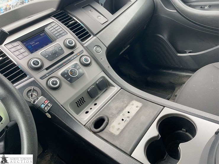 2015-ford-taurus-image-14