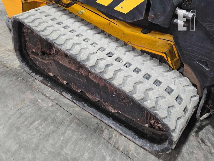 2020-jcb-3ts-8t-image-30