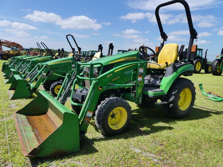 2025-john-deere-2025r-image-2