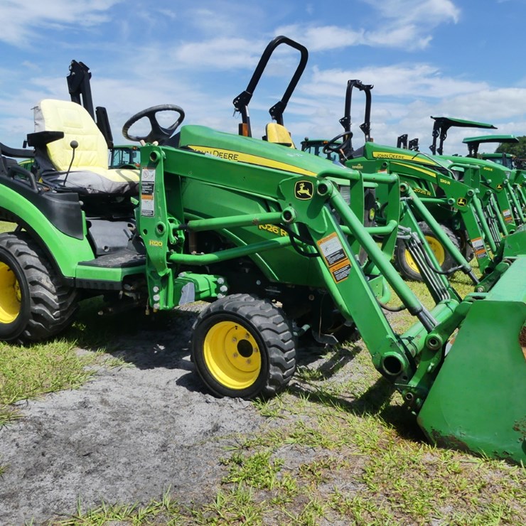 JOHN DEERE 1026R