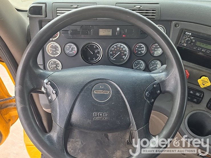 2012-freightliner-cascadia-125-image-103