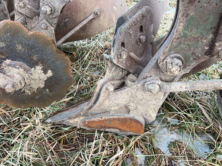 john-deere-four-bottom-plow-image-18