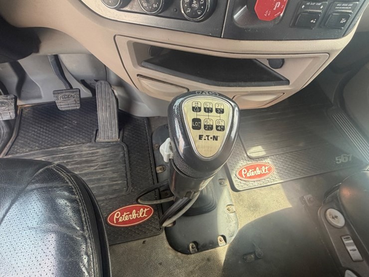 2019-peterbilt-567-image-40
