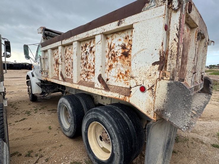 2001-sterling-lt7500-image-3