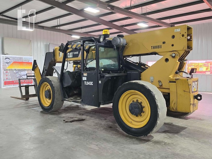 2013-caterpillar-tl943c-image-4