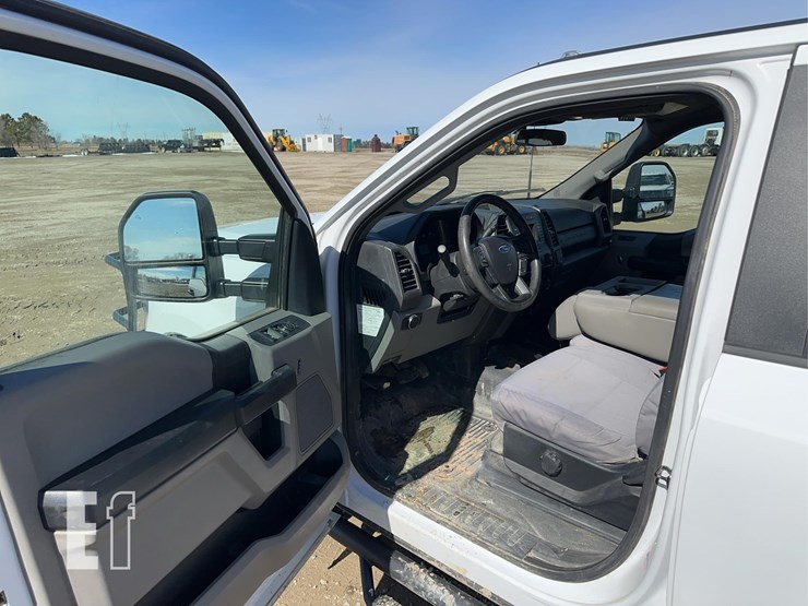 2021-ford-f350-xl-image-8