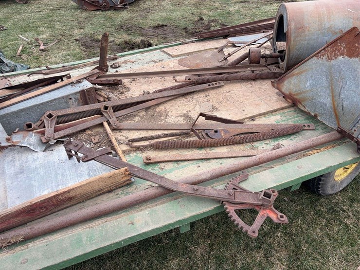 gleaner-fordson-mounted-combine-image-19