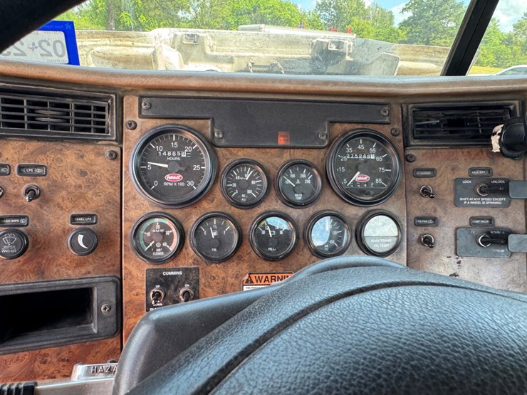 2003-peterbilt-330-image-13