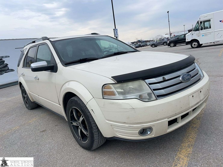 2009-ford-taurus-x-image-3