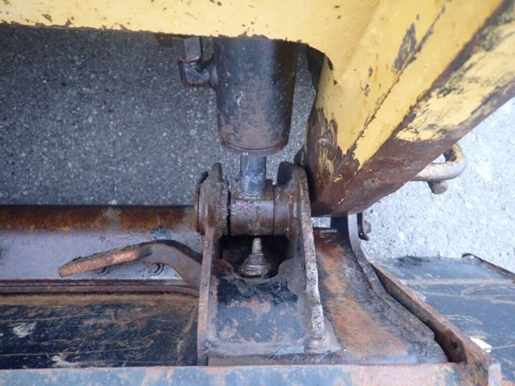 2010-caterpillar-232b-image-44