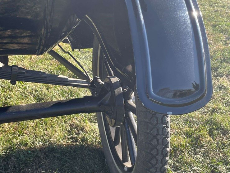 1917-model-t-touring-image-39