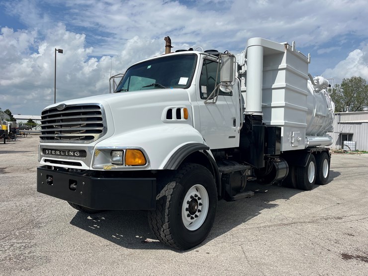 2005-sterling-lt9500-image-1