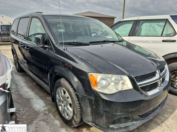 2016-dodge-grand-caravan-sxt-image-4