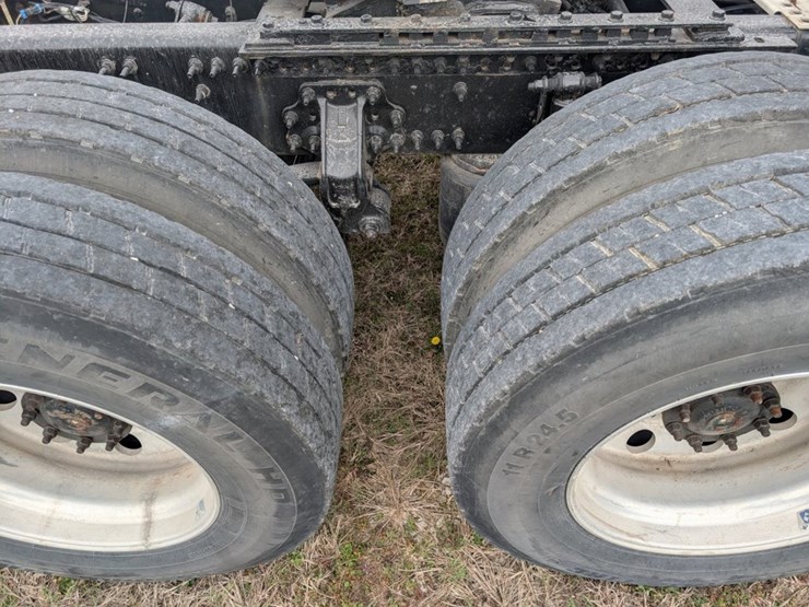 #31951-•-2015-volvo-vnl-tandem-axle-truck-tractor-image-7