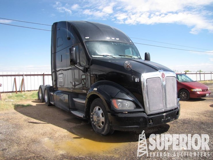 2011-kenworth-t700-image-12