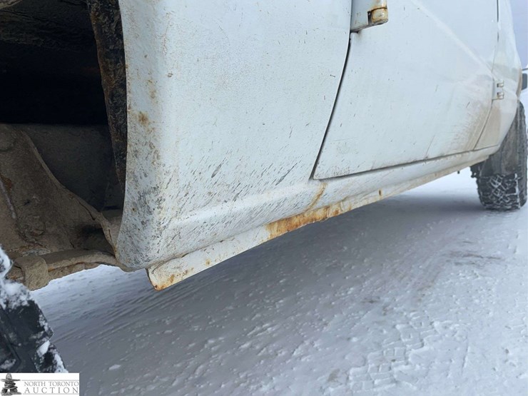 2009-ford-cargo-image-34