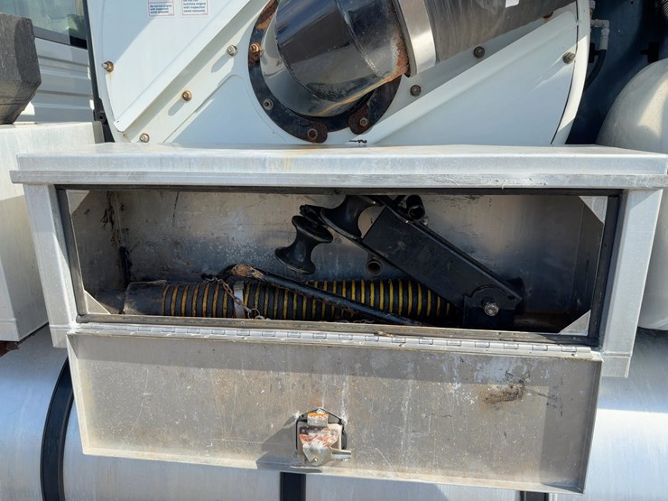 2006-international-7400-image-23