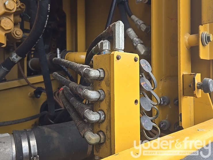 2017-caterpillar-336fl-image-42