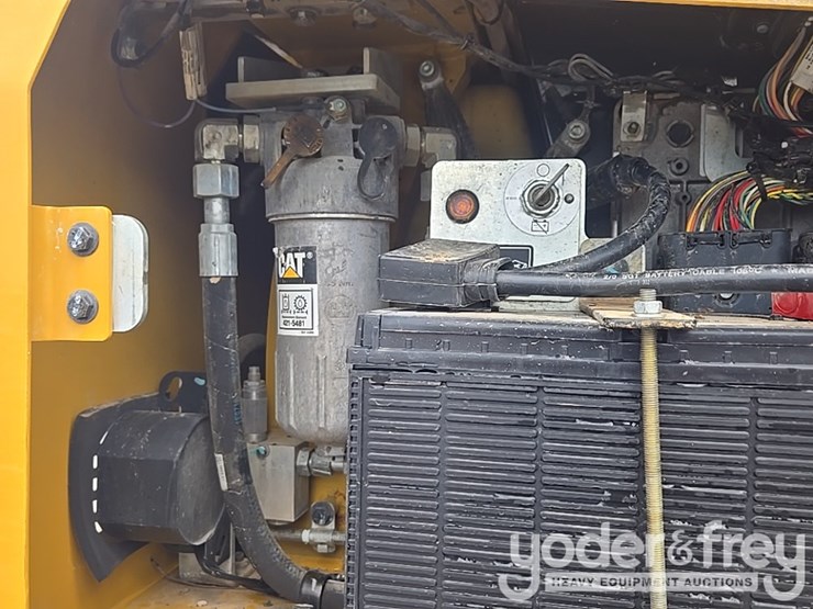 2021-caterpillar-d1-image-43