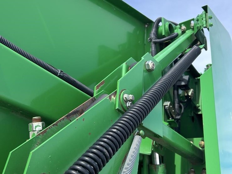 2001-john-deere-567-image-32