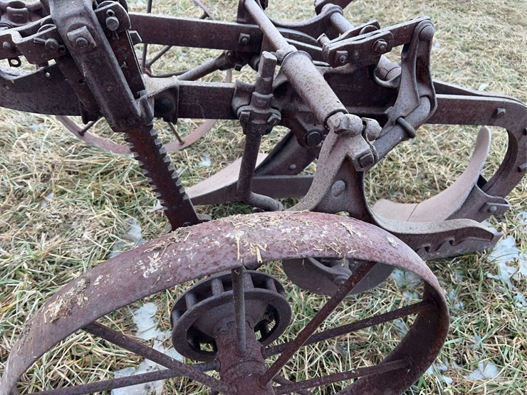 two-bottom-oliver-plow-image-9