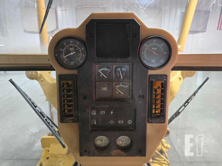 1995-caterpillar-120h-image-18