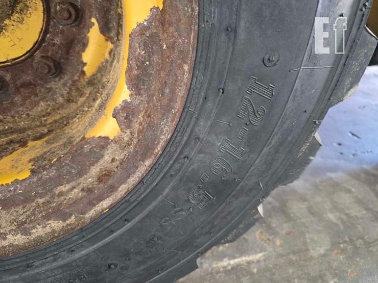 2021-caterpillar-242d3-image-30