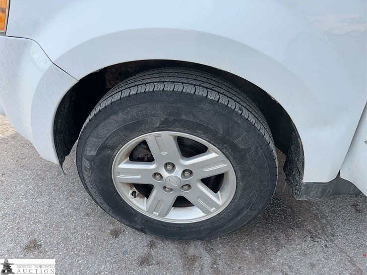 2011-ford-escape-hybrid-image-25