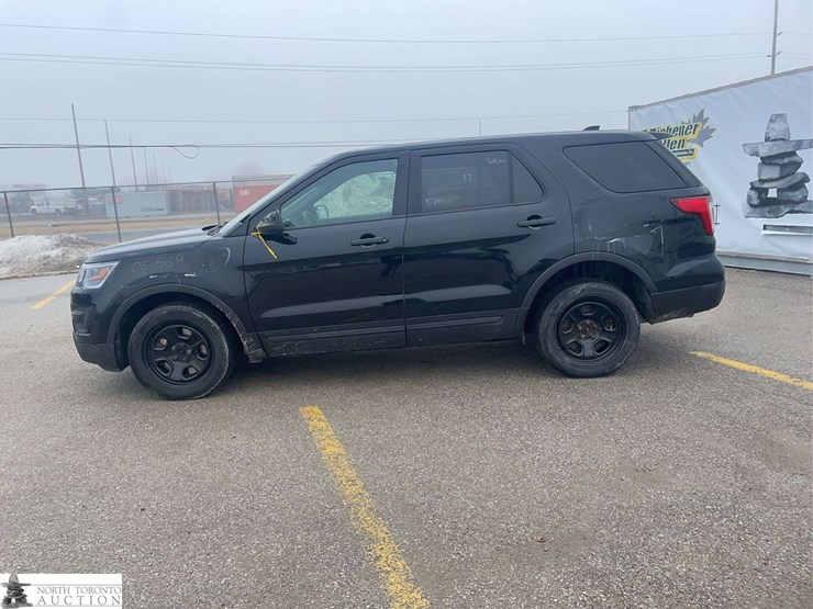 2017-ford-explorer-image-8