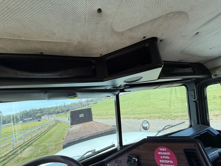 #31768-•-1998-freightliner-single-axle-truck-tractor-image-23