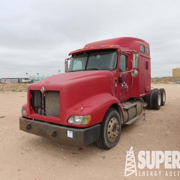 (x) (2-18) 2005 INTERNATIONAL 4900i T/A Truck Trac...