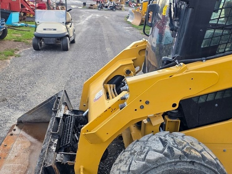 2022-caterpillar-272d3-image-30