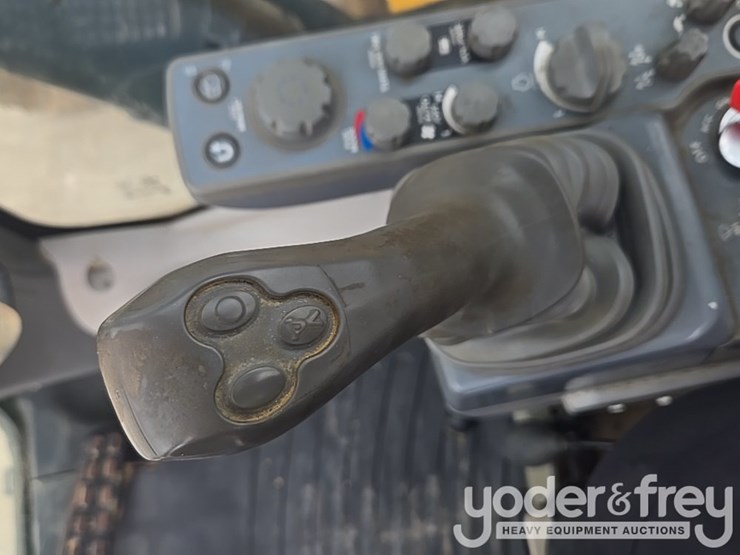 2017-deere-210g-lc-image-134