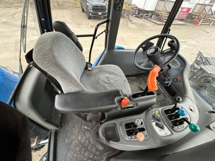 new-holland-tv6070-image-11