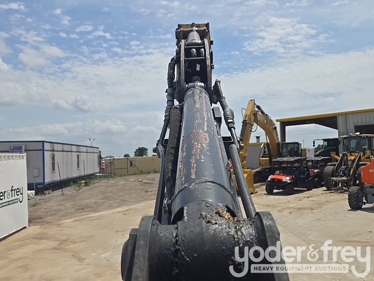 2022-deere-26g-image-41