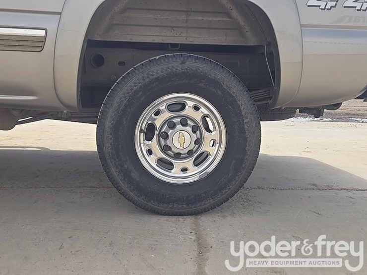 2002-chevrolet-silverado-2500hd-image-12